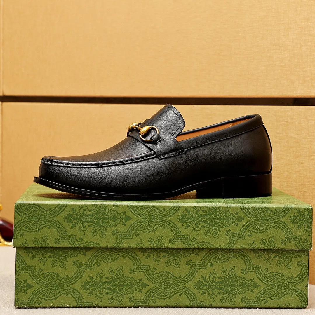 Men's shoes 💰480 💐 Product trademark: GUCCI "Gucci" casual leather shoes Regular size: 38-44 (45.46.47🉑️customized) Product materials: Selected imported first-layer calfskin upper + classic hardware buckle, imported cowhide leather lining. Strong three-dimensional visual effect, original combination outsole Color: 2⃣️colors available